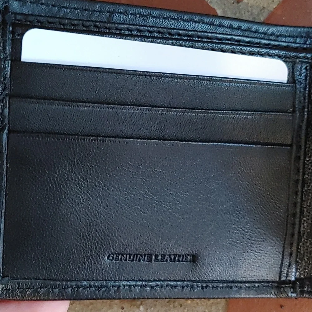 Guess Men's Slimfold Bifold Black Leather Wallet (840)